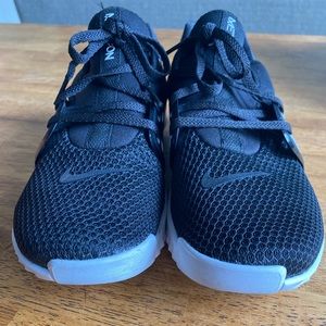 MENS SIZE 7 // WOMENS SIZE 9 NIKE METCONS